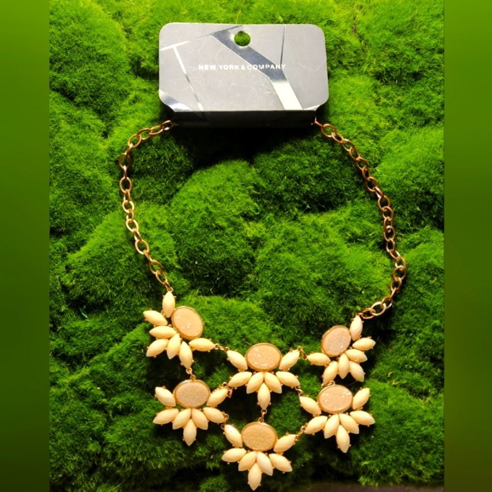 New York and company necklace